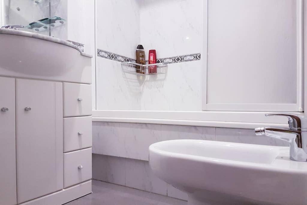 Apartamento Completo Con Parking Privado Y Wifi En San Roque ヴィーゴ エクステリア 写真